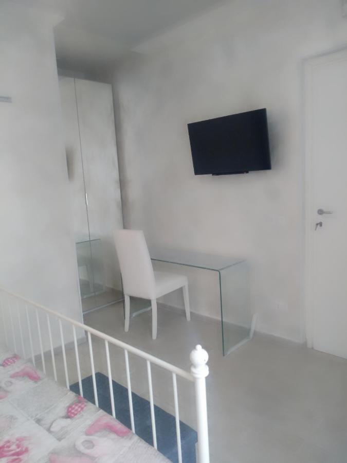 Rosilienza Suites Private Spa, Patio Garden Free Trasfer To & From Airport Φιουμιτσίνο Εξωτερικό φωτογραφία