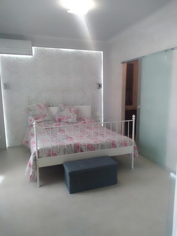 Rosilienza Suites Private Spa, Patio Garden Free Trasfer To & From Airport Φιουμιτσίνο Εξωτερικό φωτογραφία