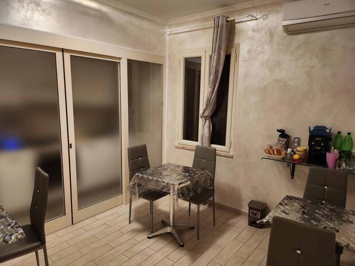 Rosilienza Suites Private Spa, Patio Garden Free Trasfer To & From Airport Φιουμιτσίνο Εξωτερικό φωτογραφία